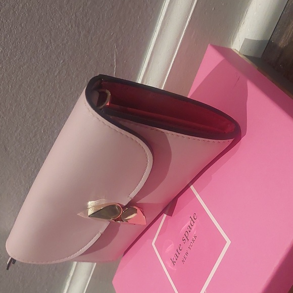 💫❣️MARK DOWN-Kate Spade Wallet💫❣️ - Picture 4 of 10